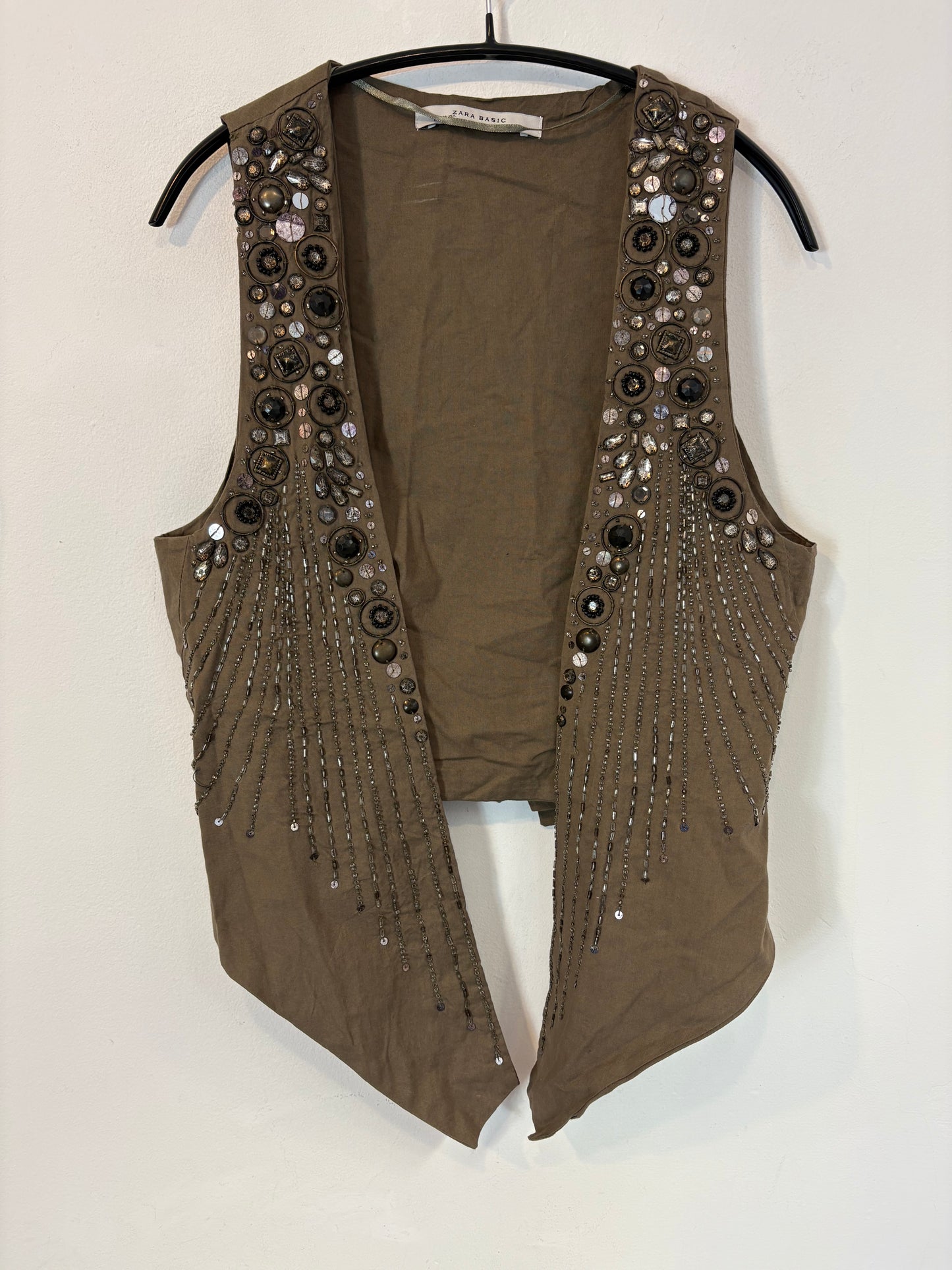 ZARA. Chaleco verde pedrería