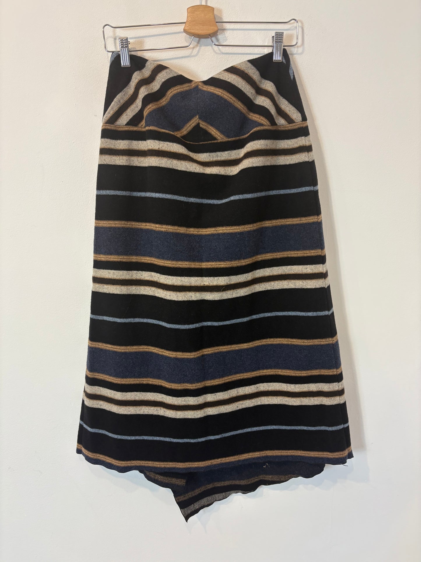 MI&CO. Falda midi rayas con lana