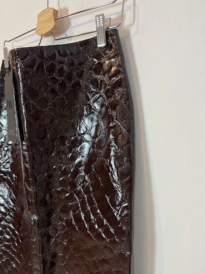 ZARA. Falda piel marrón brillante T.s