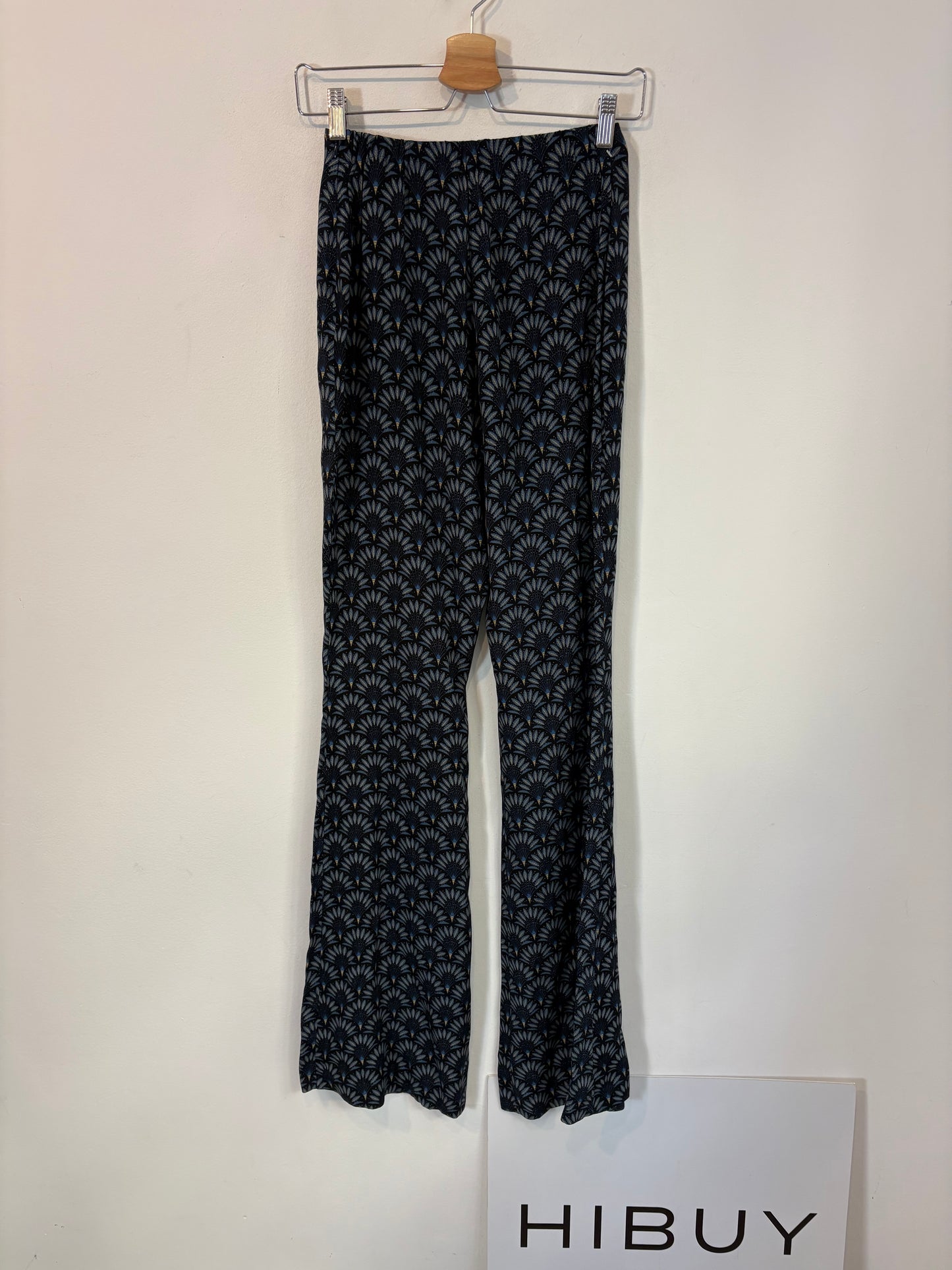 LADY PIPA. Total look azul estampado