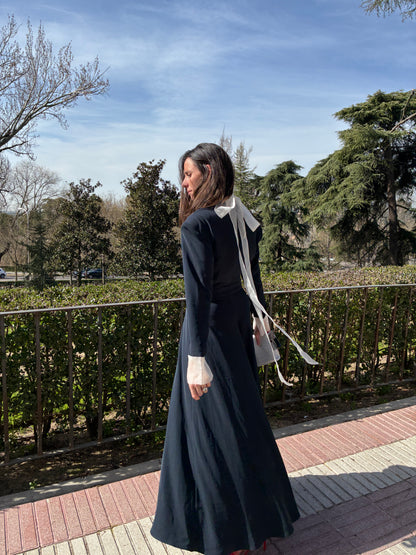 IQ COLLECTION. Vestido largo azul con seda