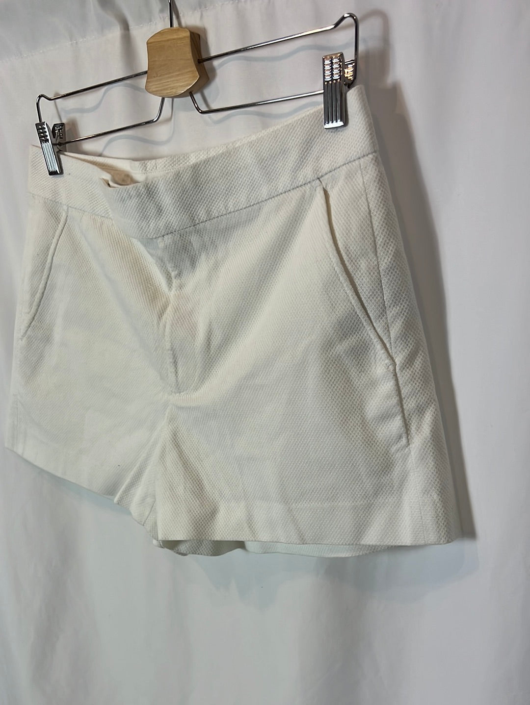 POLO RALPH LAUREN. White piqué Bermuda shorts. Size 38
