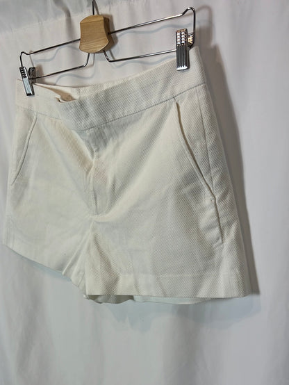 POLO RALPH LAUREN. White piqué Bermuda shorts. Size 38