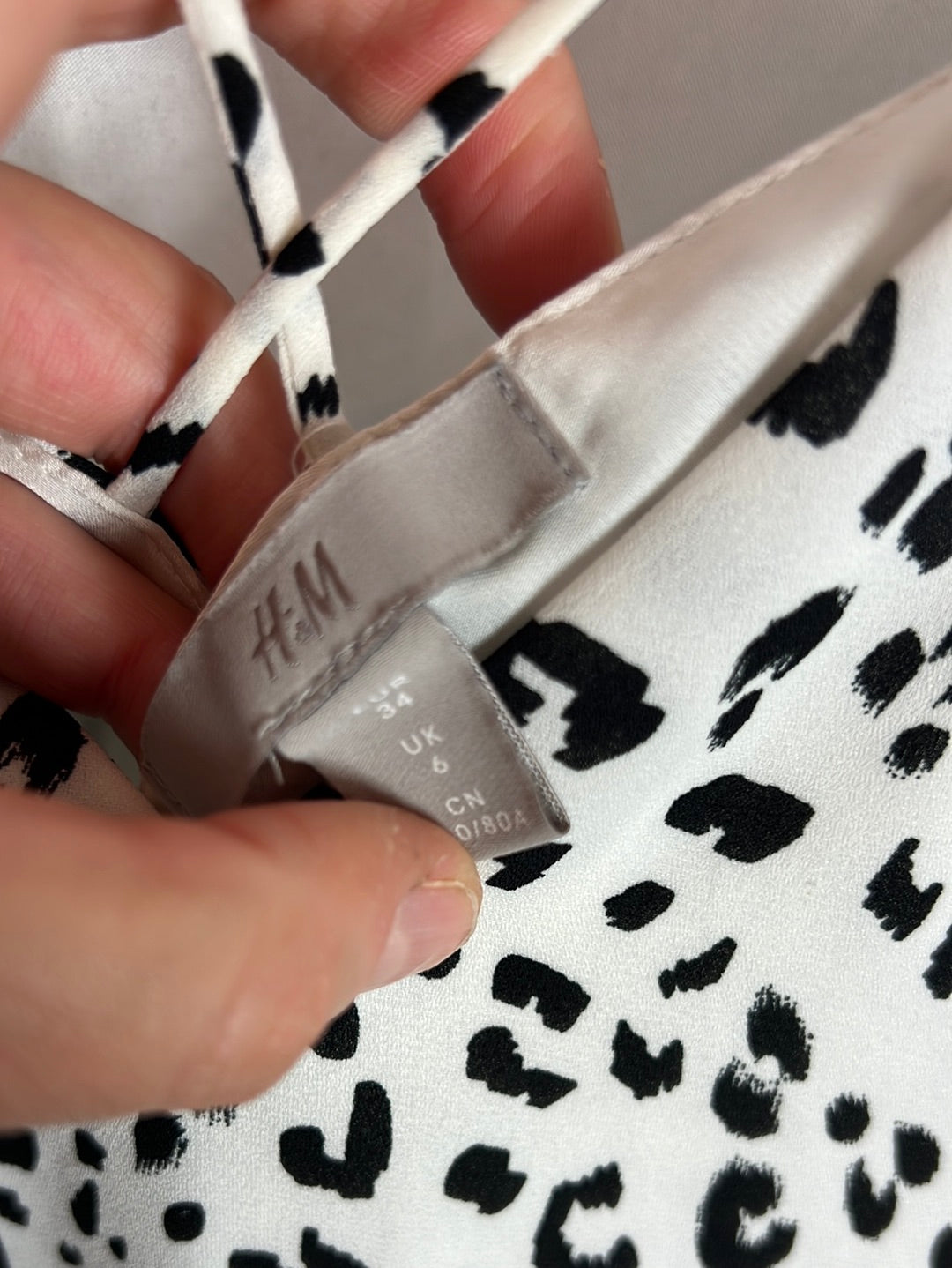 H&M. Vestido corto print T.34