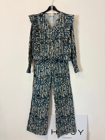 9MAS5. Total look estampado azul petróleo. T S