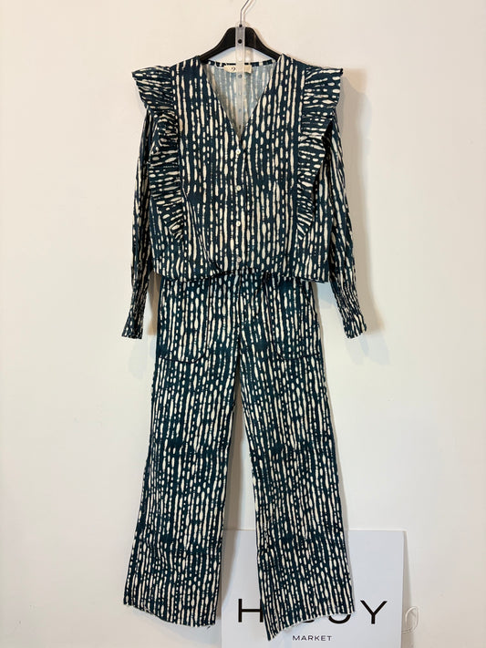 9MAS5. Total look estampado azul petróleo. T S