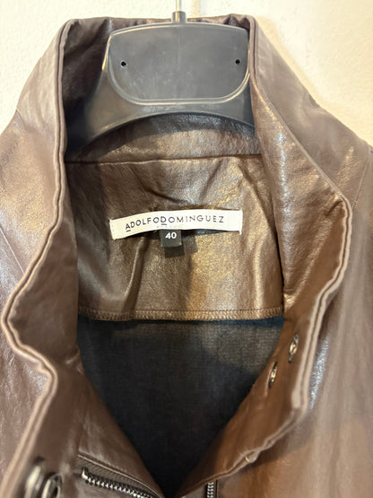 ADOLFO DOMINGUEZ. Vestido midi marrón efecto piel