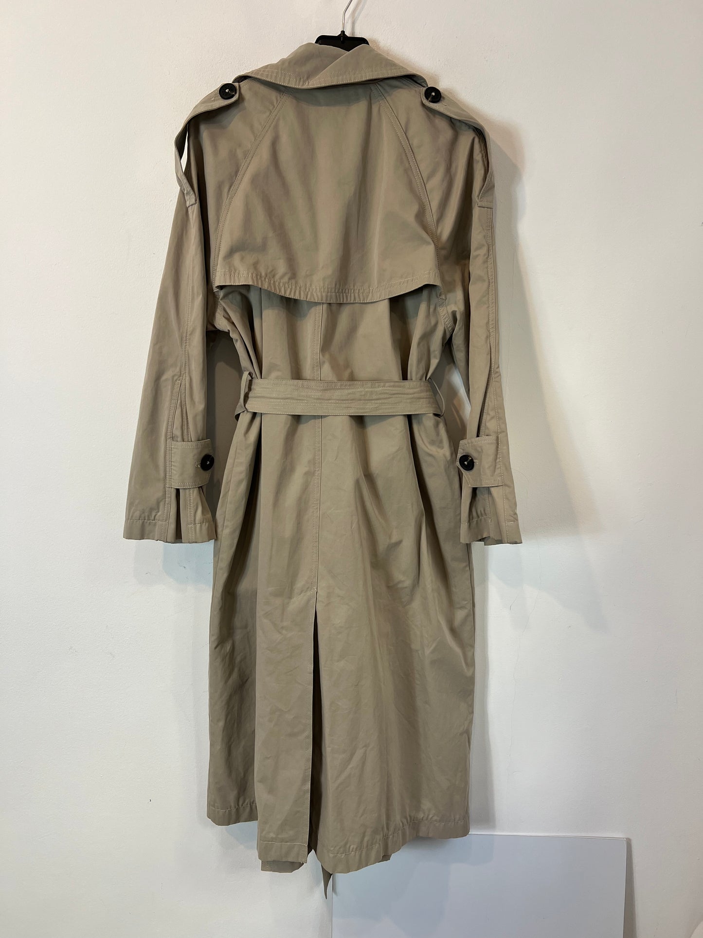 TINTORETTO. Gabardina larga beige