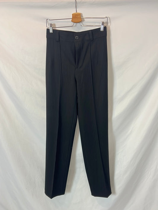 ZARA. Black straight-leg pleated trousers. Size XS