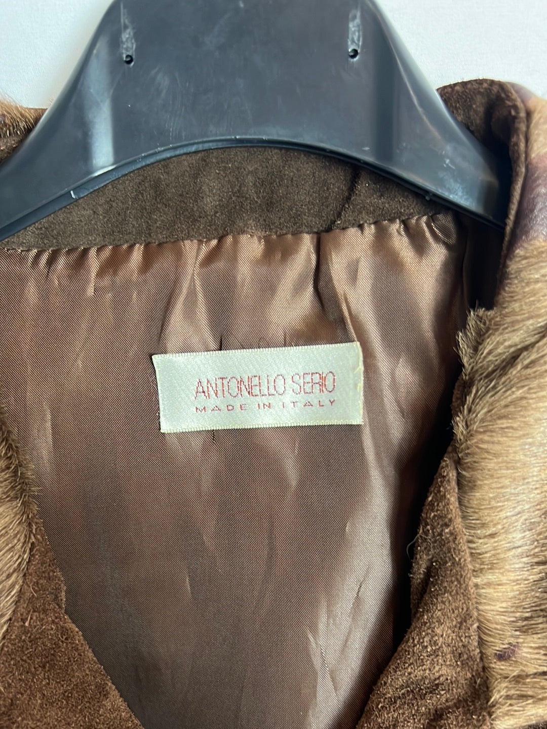 ANTONELLO SERIO. Brown leather vest with fringes. Size 40