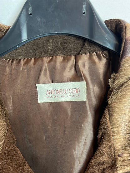 ANTONELLO SERIO. Brown leather vest with fringes. Size 40