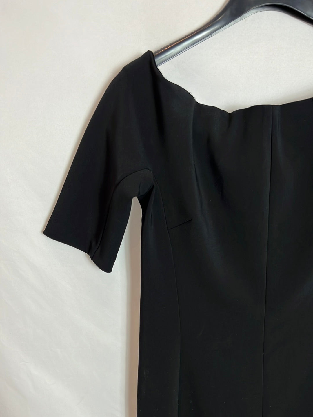 OTRAS. Vestido negro cuello amplio T.u(s)