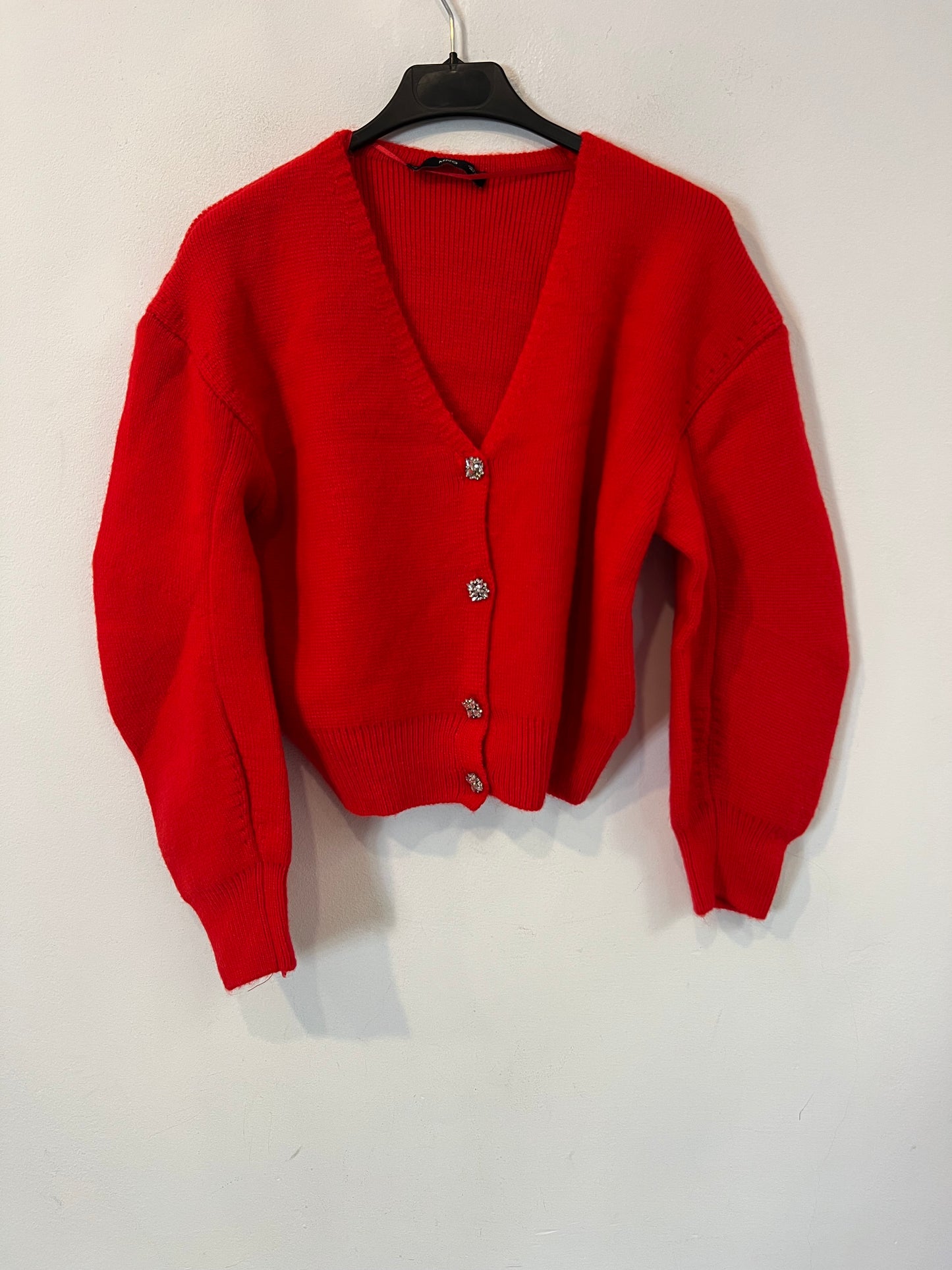 MANGO.Chaqueta punto roja botones joya
