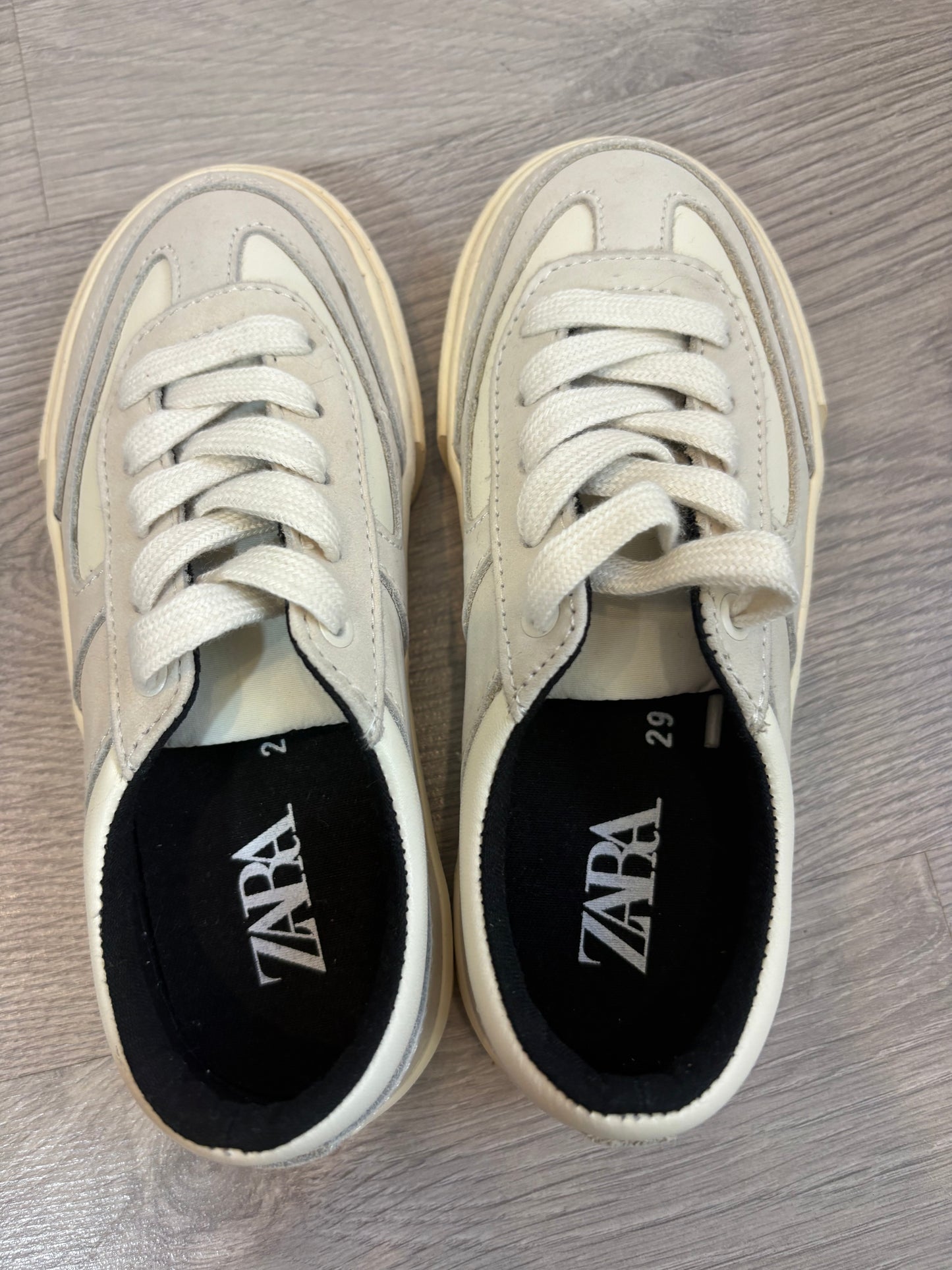 ZARA. Zapatilla doble textura niños. T 29