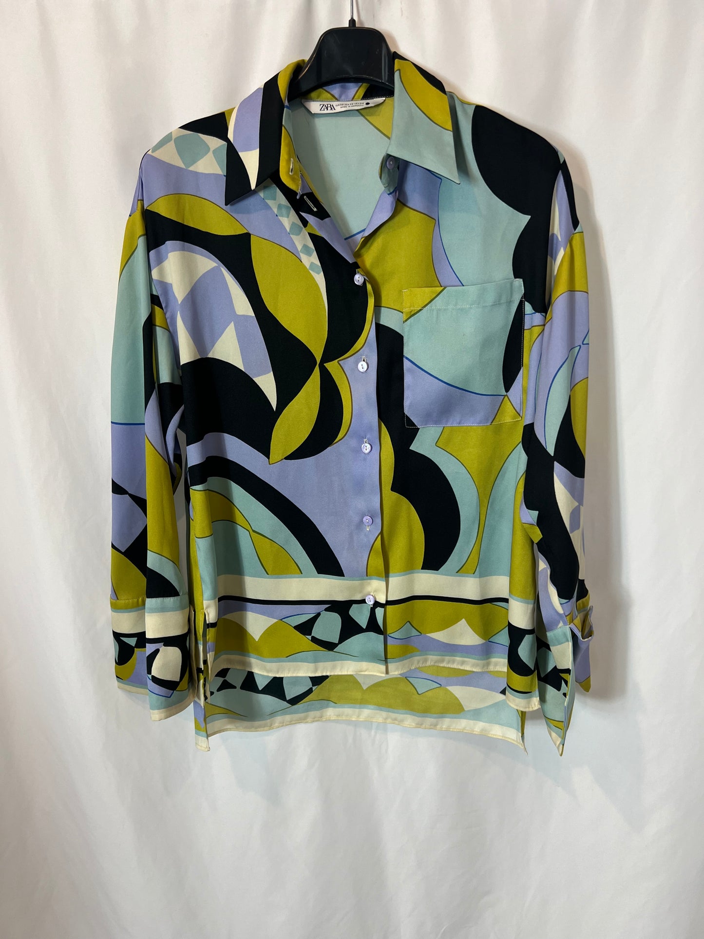 ZARA. Flowy blouse with retro print. Size XS