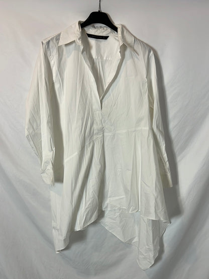 ZARA. Camisa blanca larga asimétrica. T. M