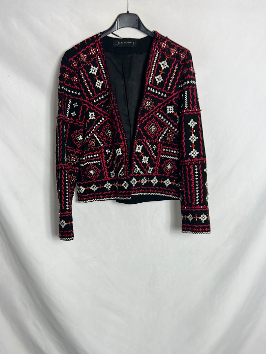 ZARA. Chaqueta negra bordada T.s