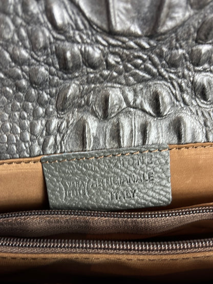 OTRAS. Bolso/cartera piel gris troquelada