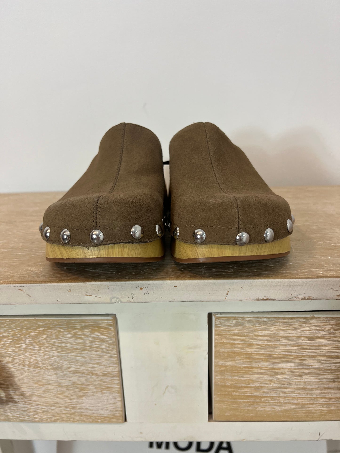ZARA. Beige leather clogs, size 37