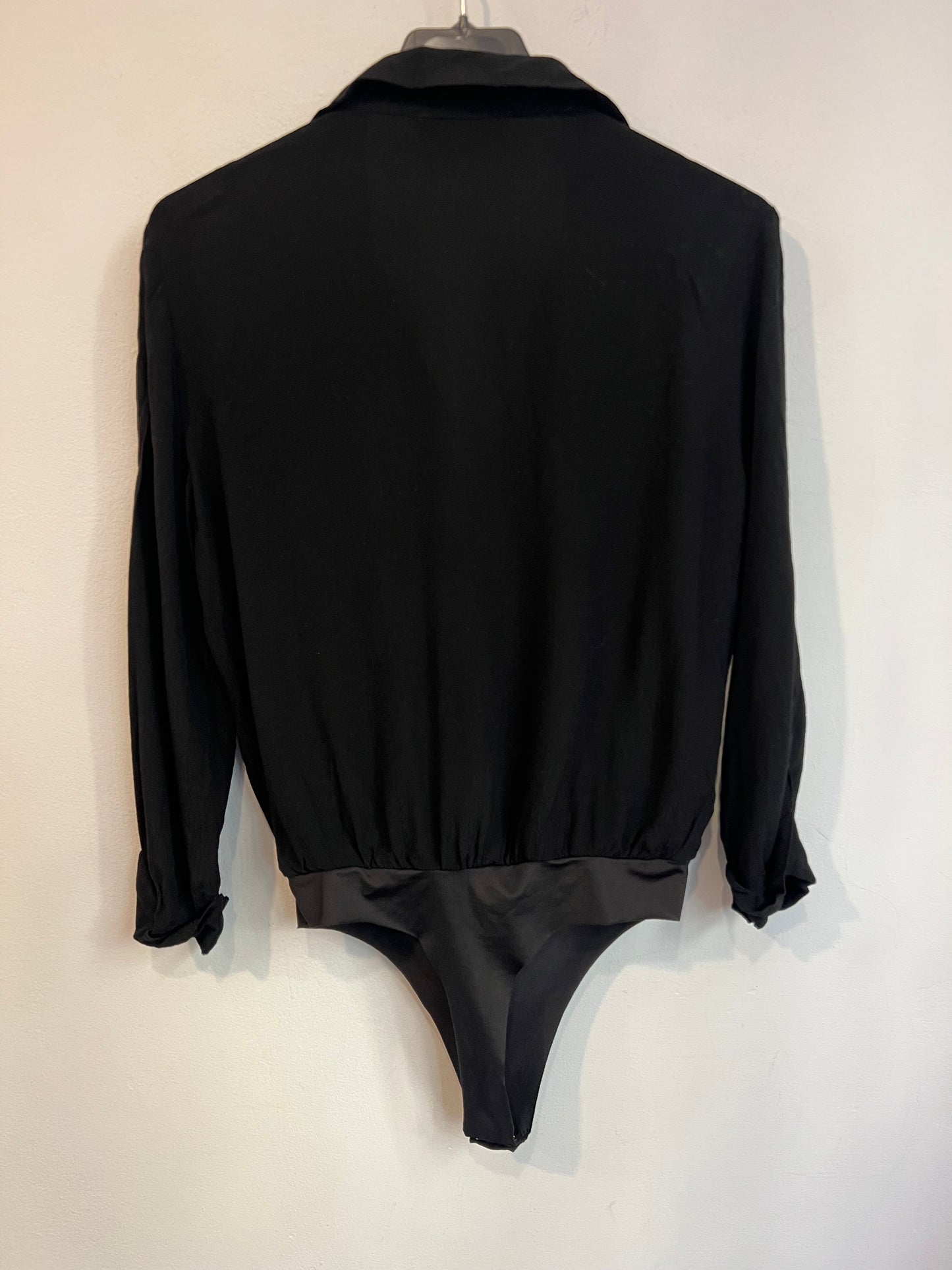 BERSHKA. Body negro botones joya. T S