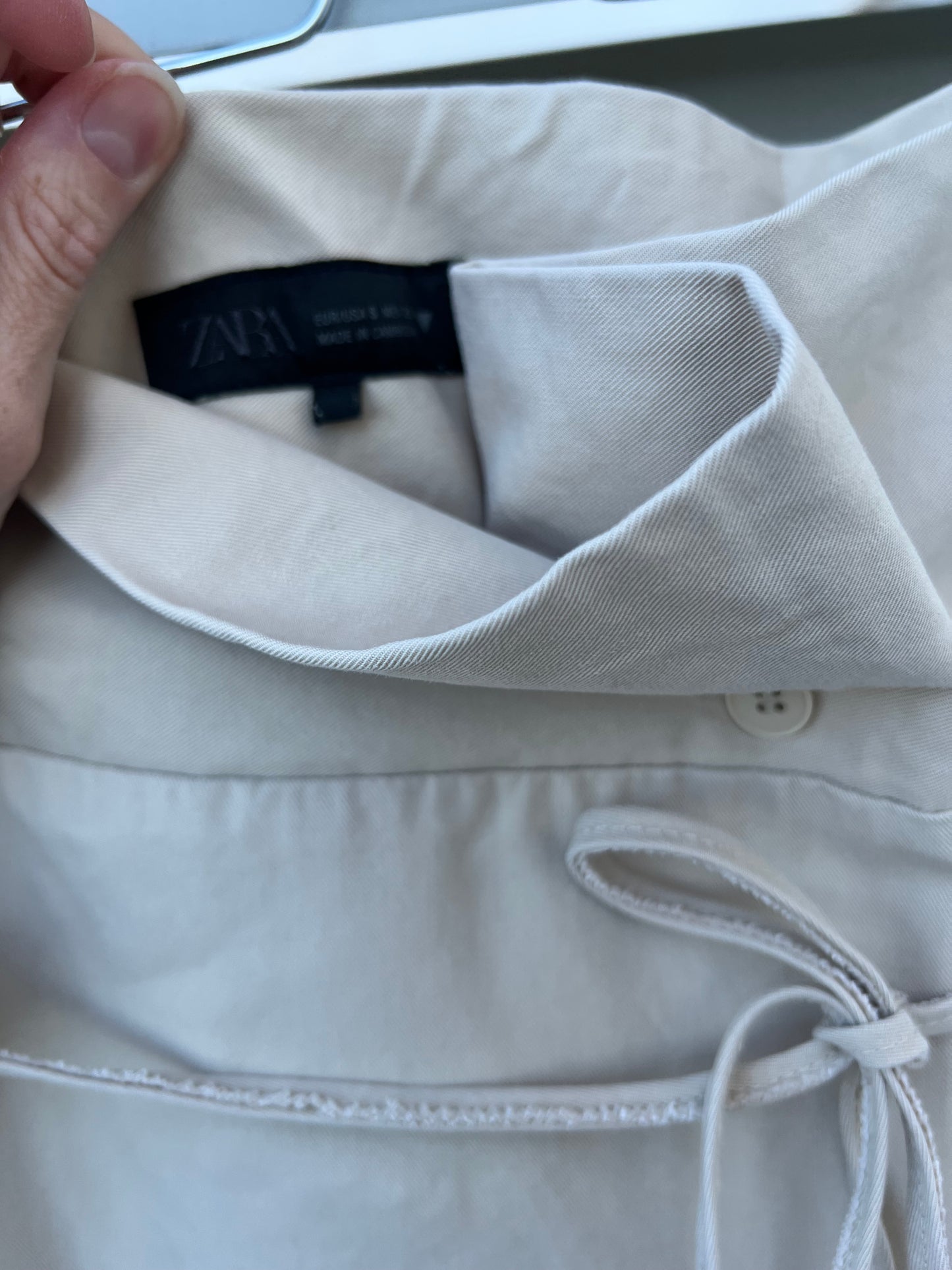 ZARA. Pantalón ancho beige cintura