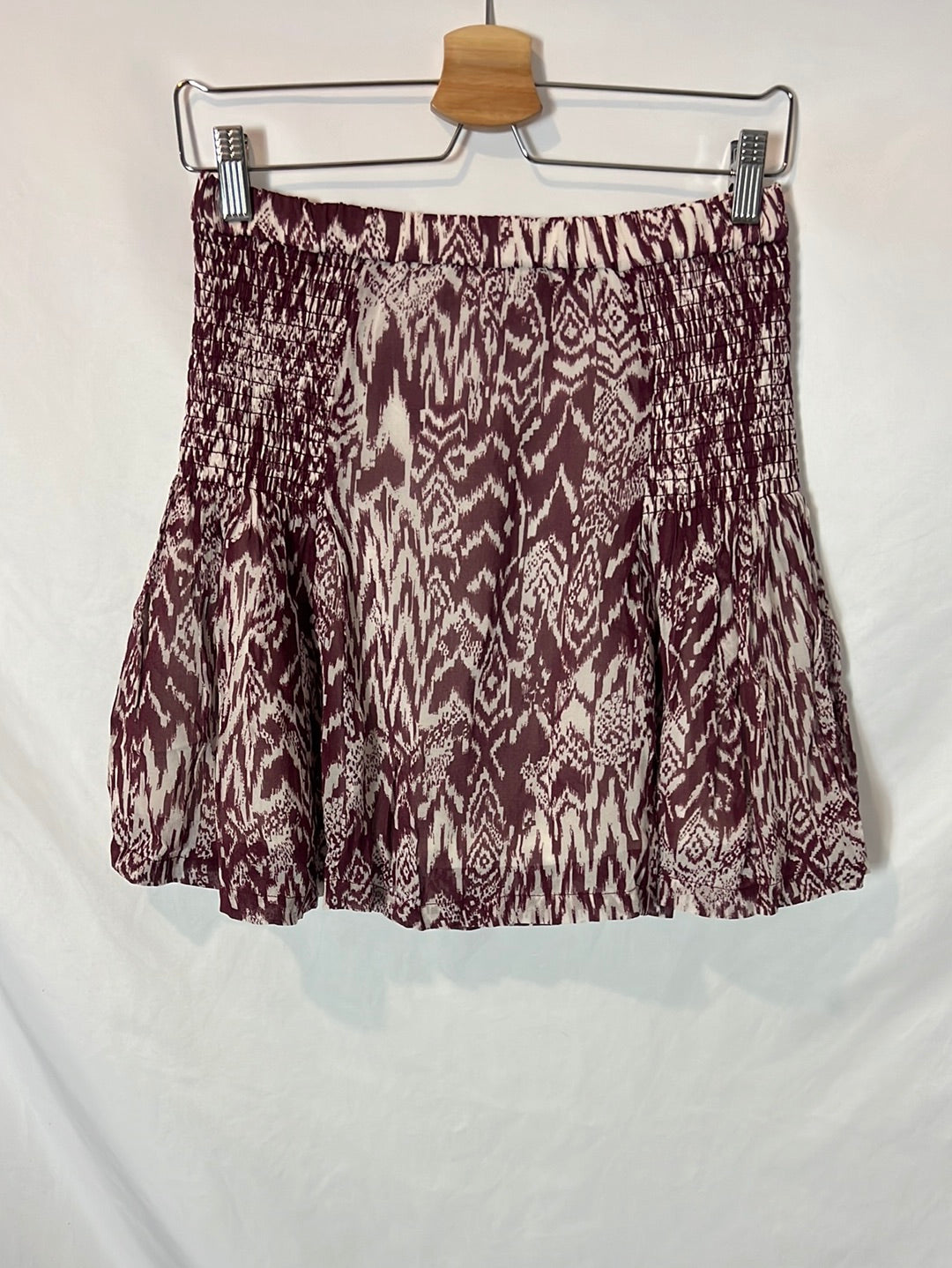 IRO. Short printed flowing skirt. Size 38