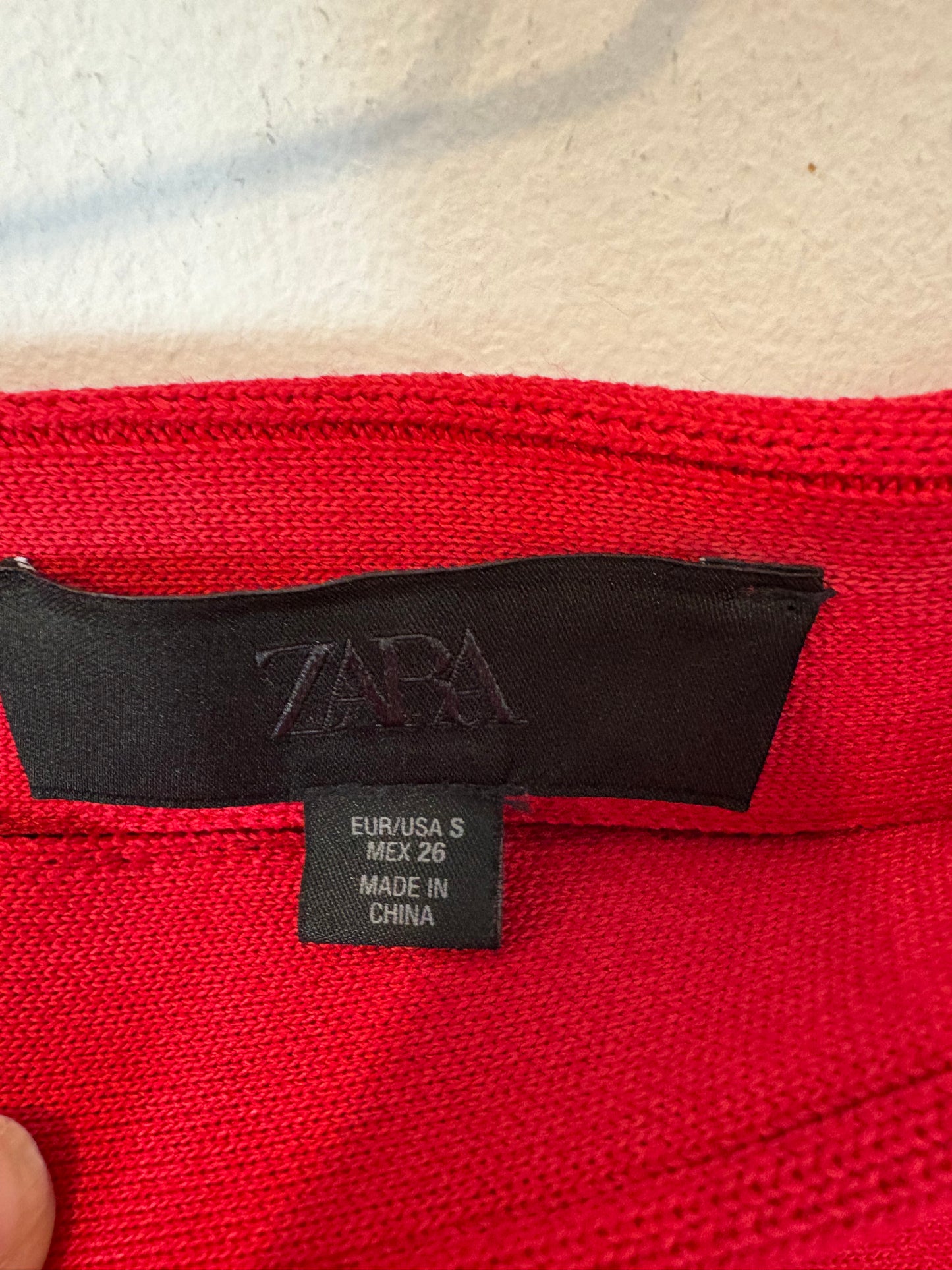 ZARA. Falda roja punto elástico. T S