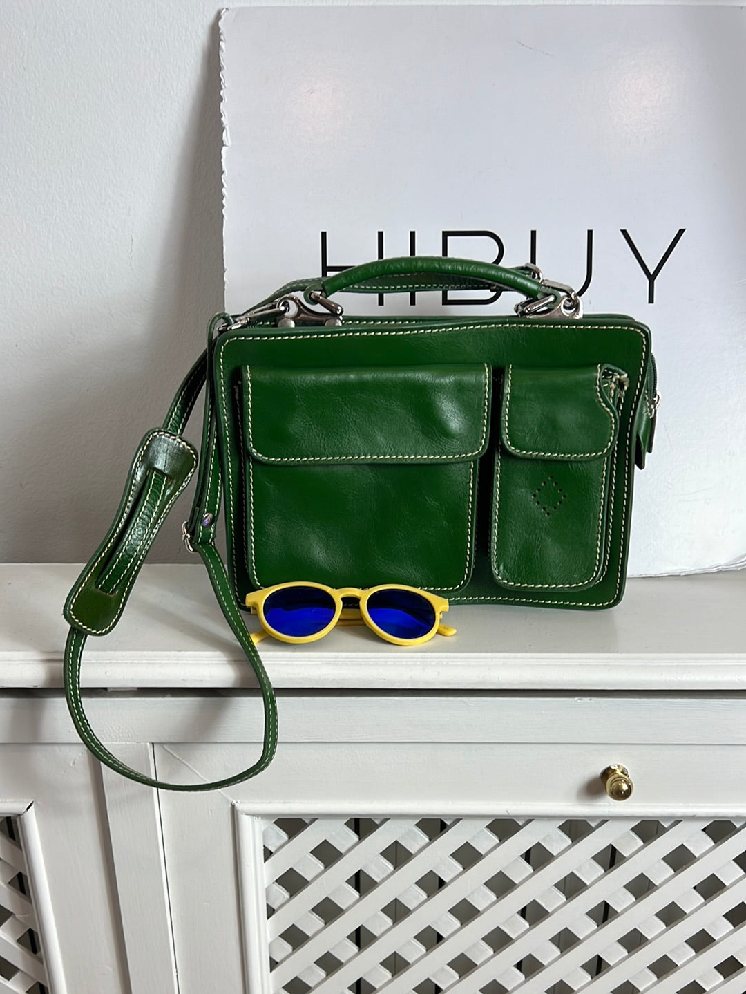 OTRAS. Bolso piel verde bolsillos