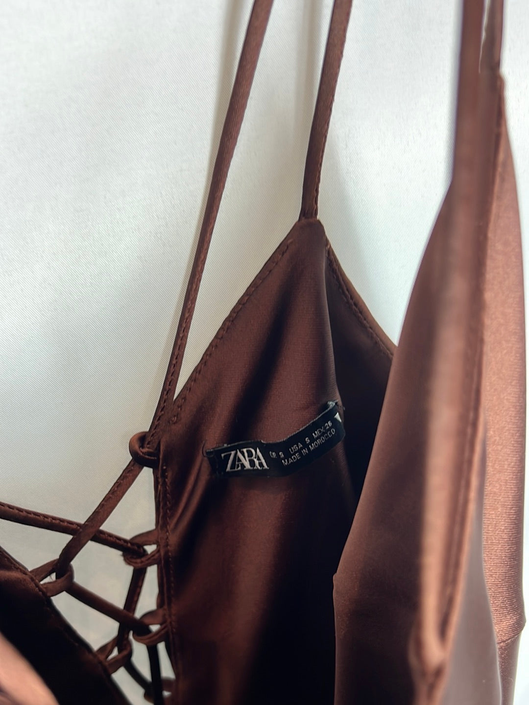 ZARA. Vestido lencero marrón T.s