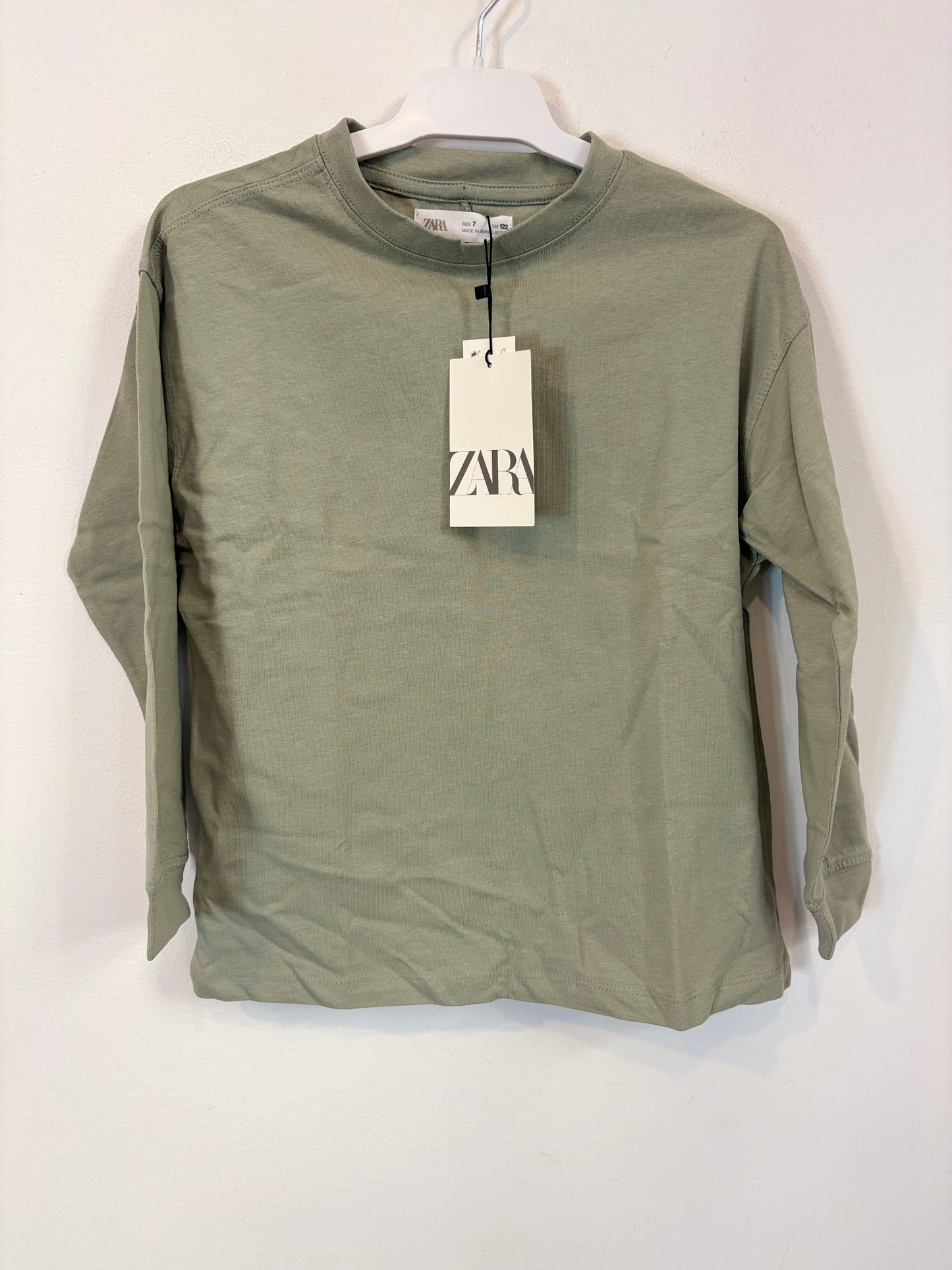 ZARA. Camiseta verde claro manga larga. T 7 años