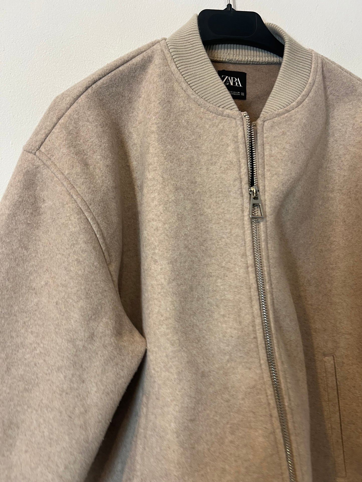 ZARA. Chaqueta beige jaspeada