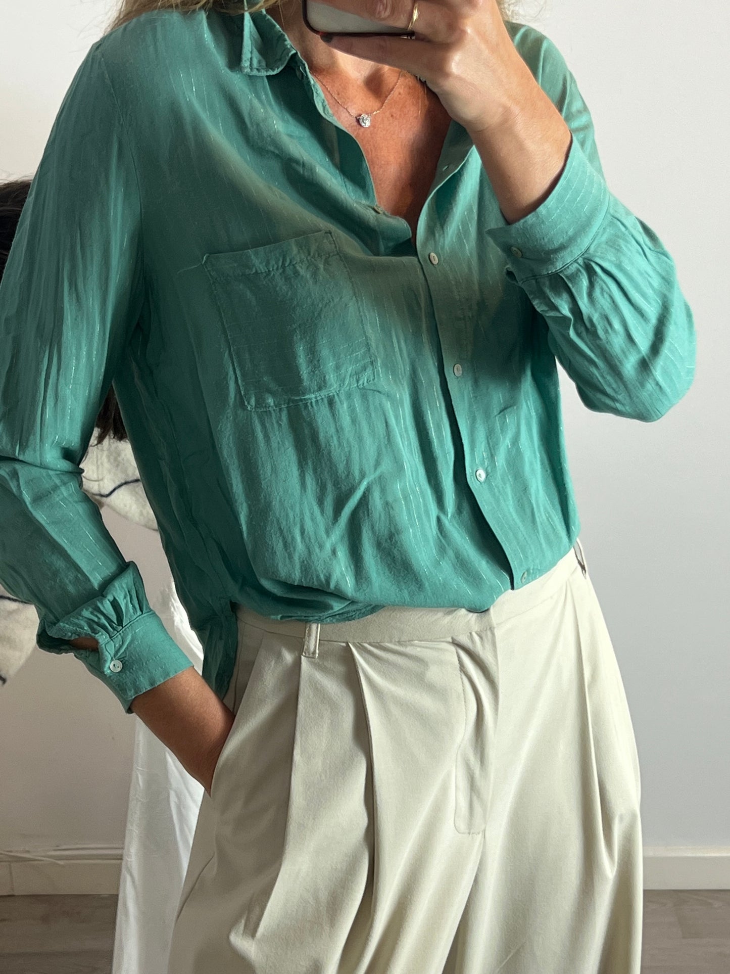 NOON. Flowy green blouse with shiny threads. TS