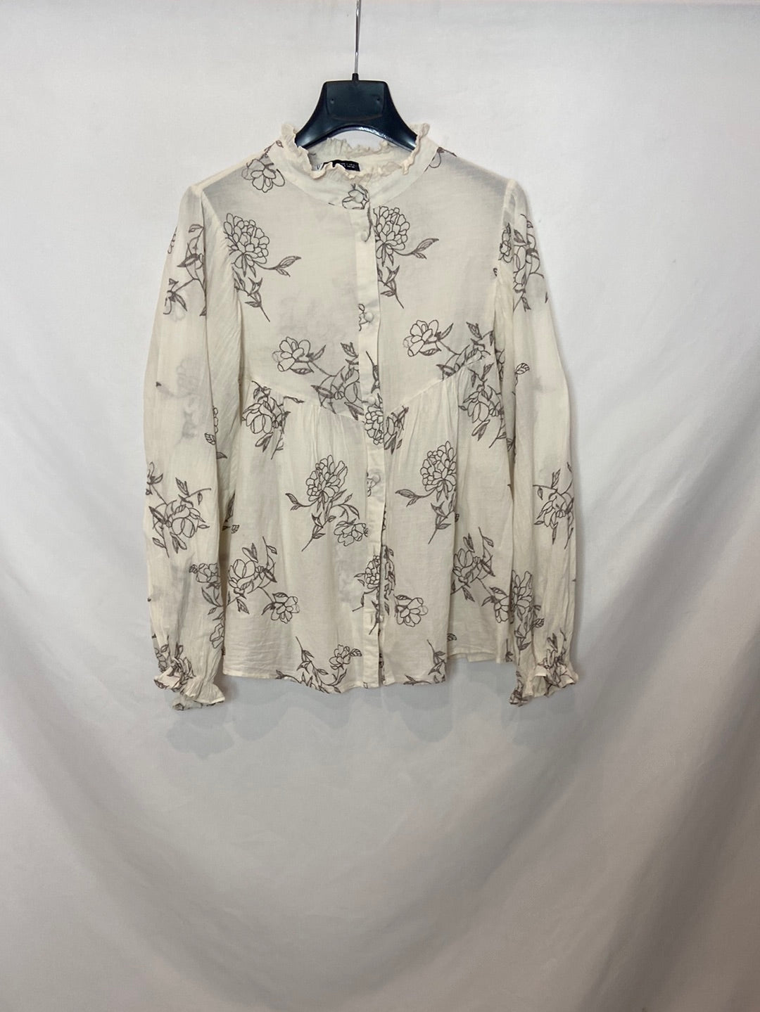 ZARA. Blusa blanca bordada T.S