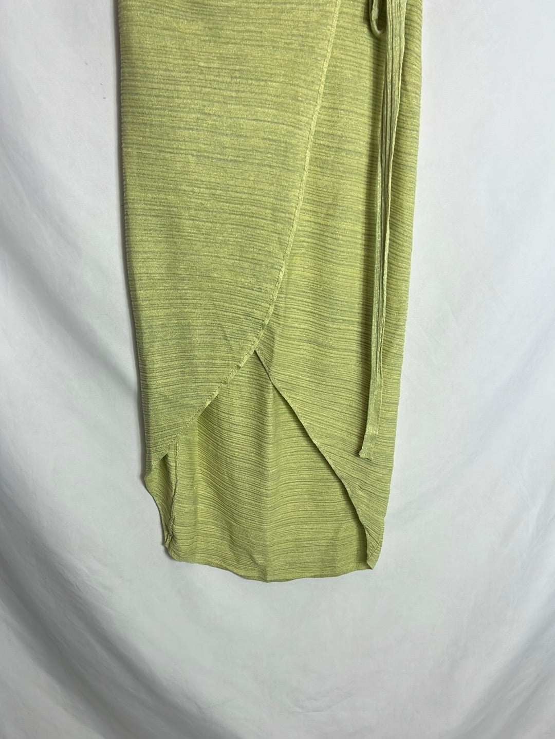MANGO. Total look verde textura. T XS/S