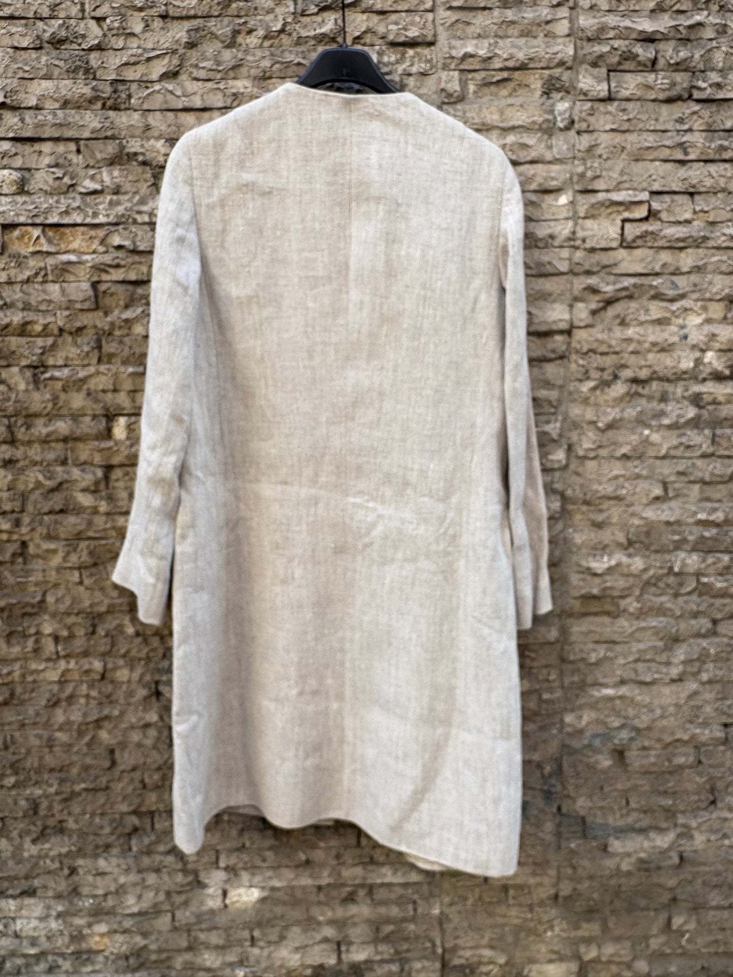 MASSIMO DUTTI. Chaqueta larga lino beige