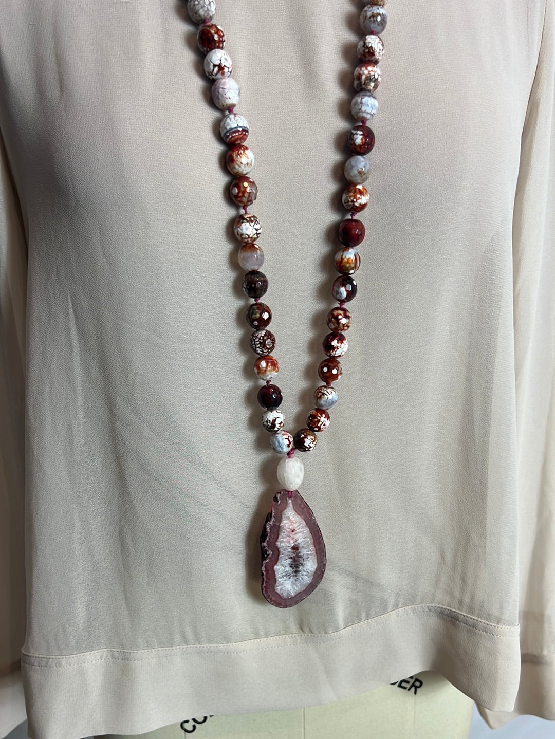 OTRAS. Collar piedras colores