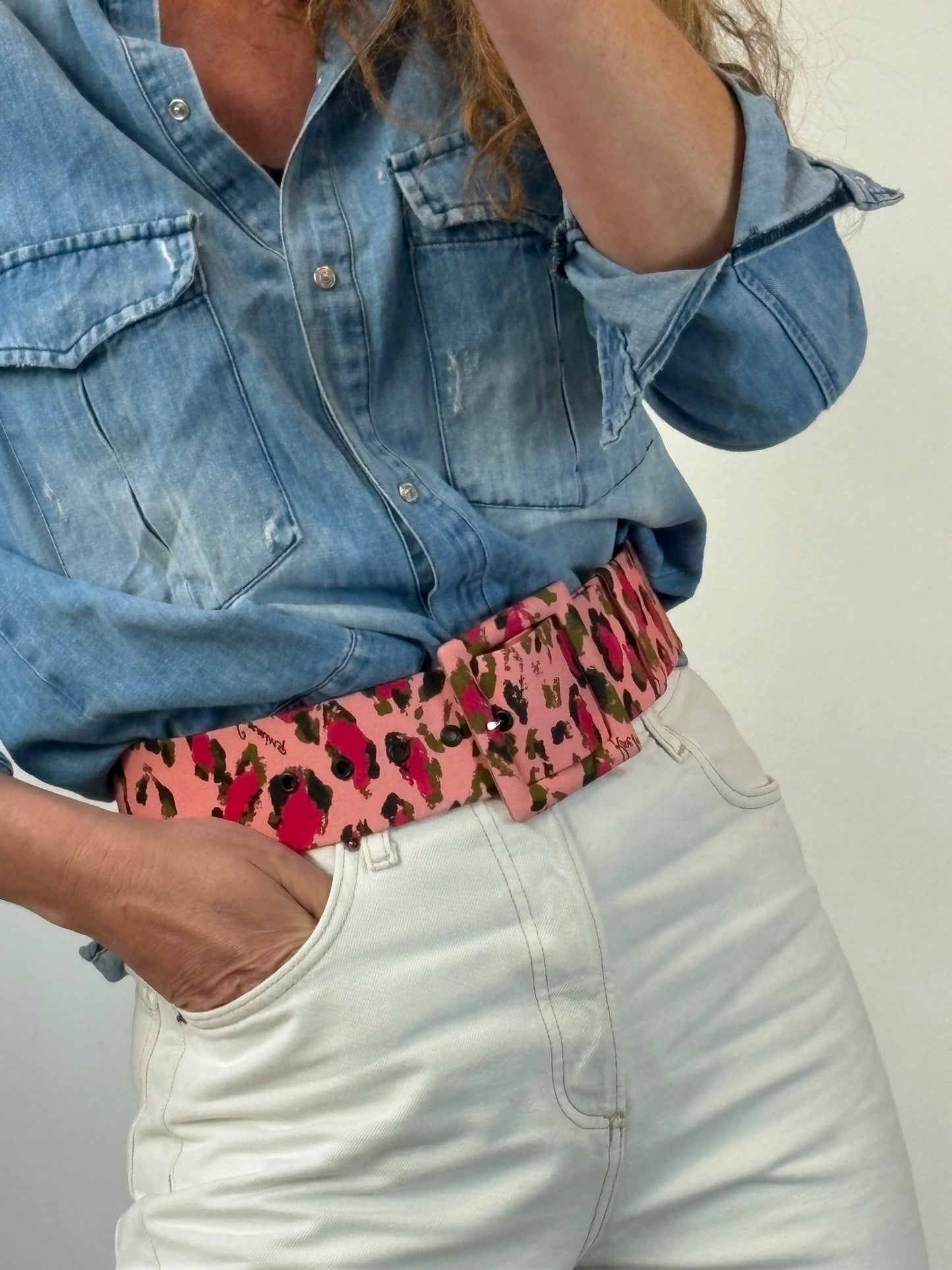 CAROLINA HERRERA . Cinturón rosa estampado