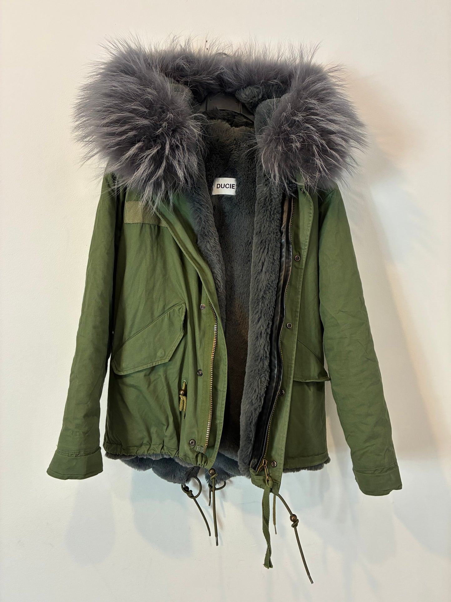 DUCIE. Parka verde pelo