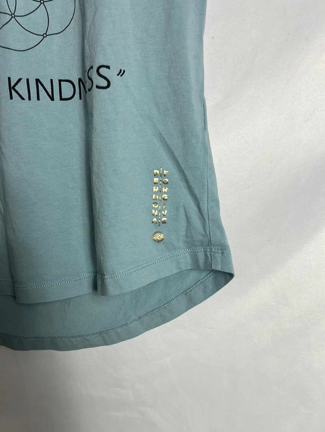 BINDU. Camiseta azul claro letras. T S