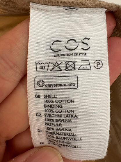 COS. Chaqueta camel ligera