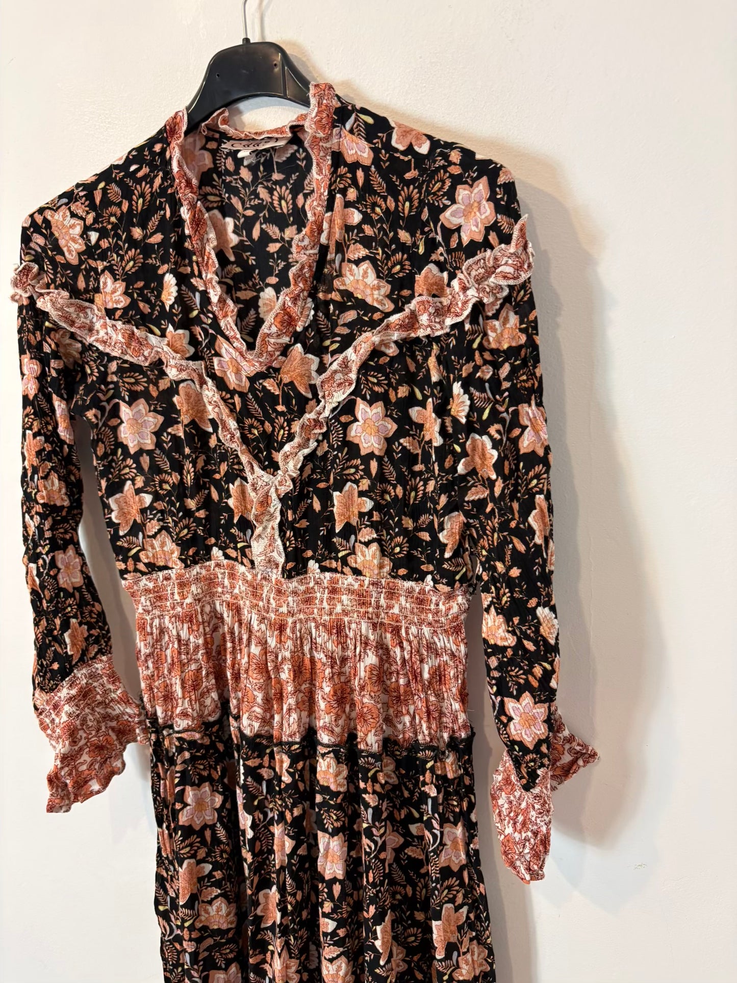 COOSY. Vestido largo estampado vuelo