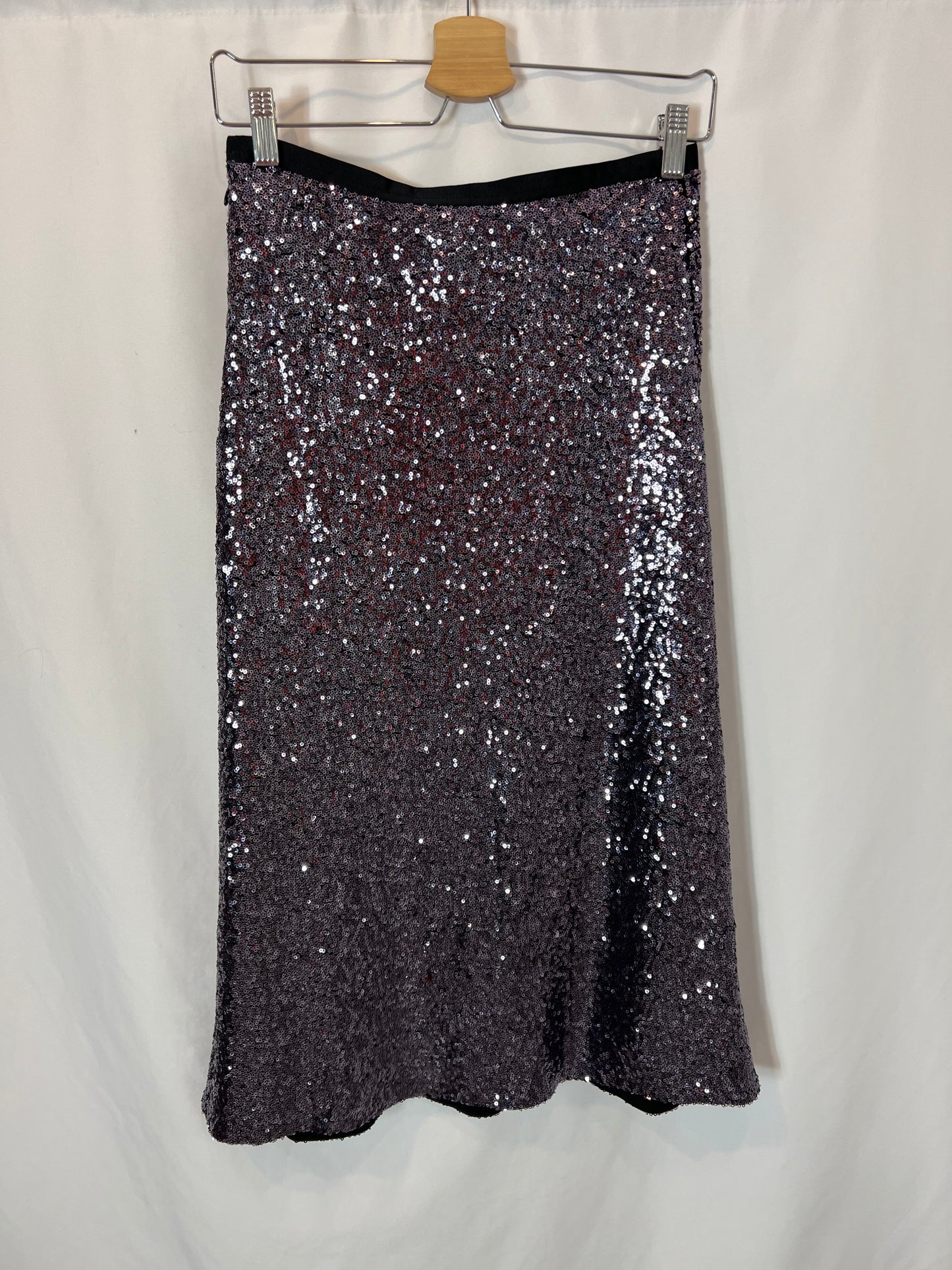 H&M. Falda midi lentejuelas T.36