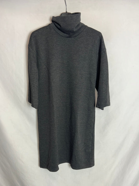 ZARA. Vestido corto gris cuello alto. T S