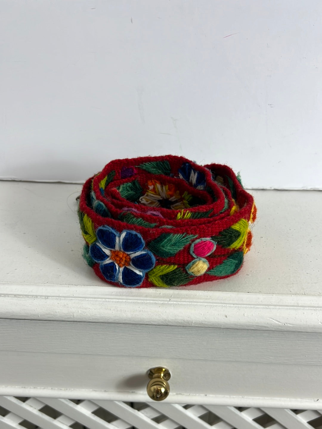 OTRAS. Cinturón tela bordados colores