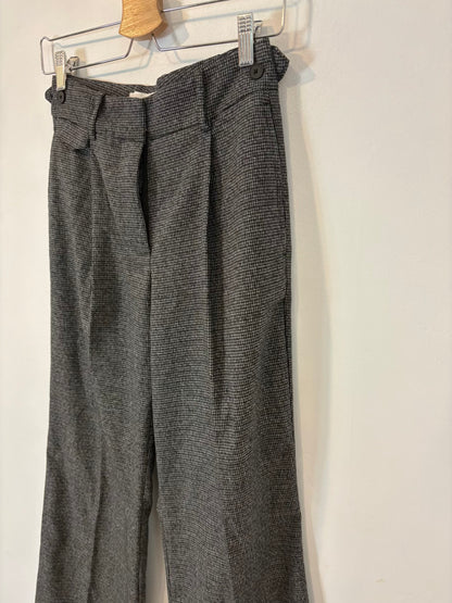 MANGO. Pantalón pinzas tonos grises