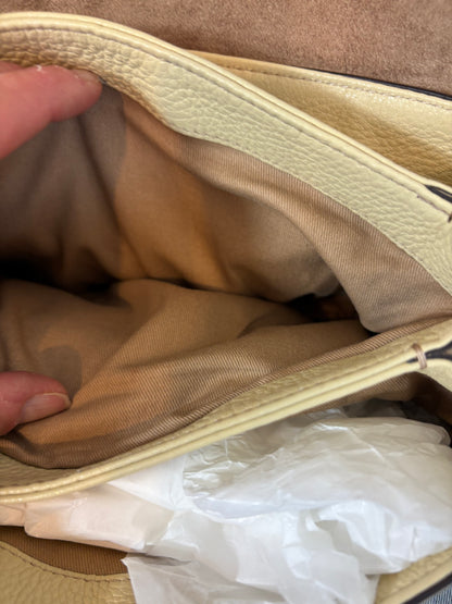 SANDRO. Bolso beige piel doble textura