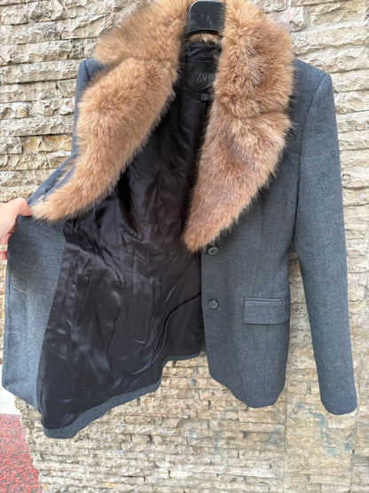 ZARA. Blazer marengo cuello pelito