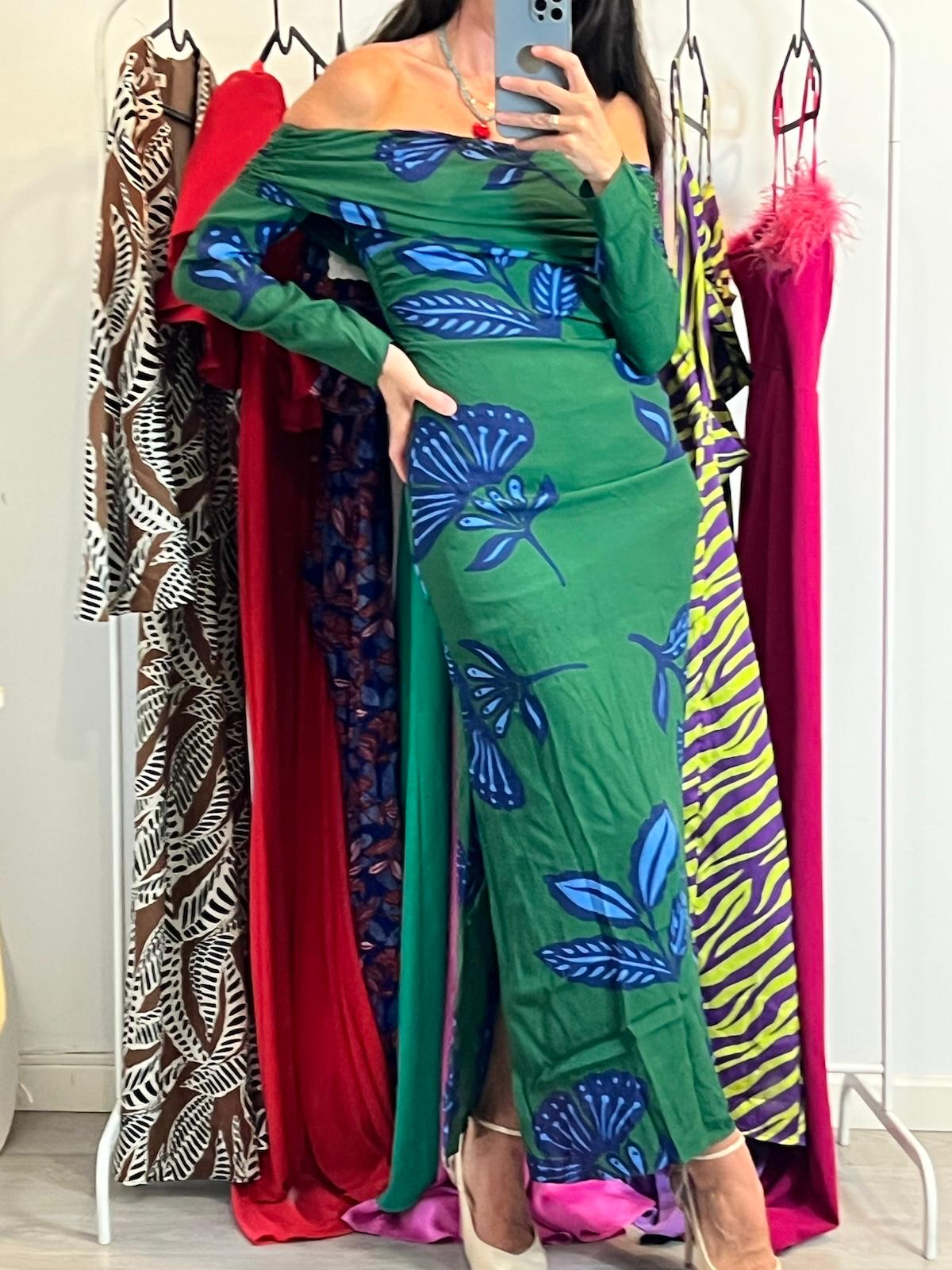 LADY PIPA. Vestido largo verde hojas detalle escote