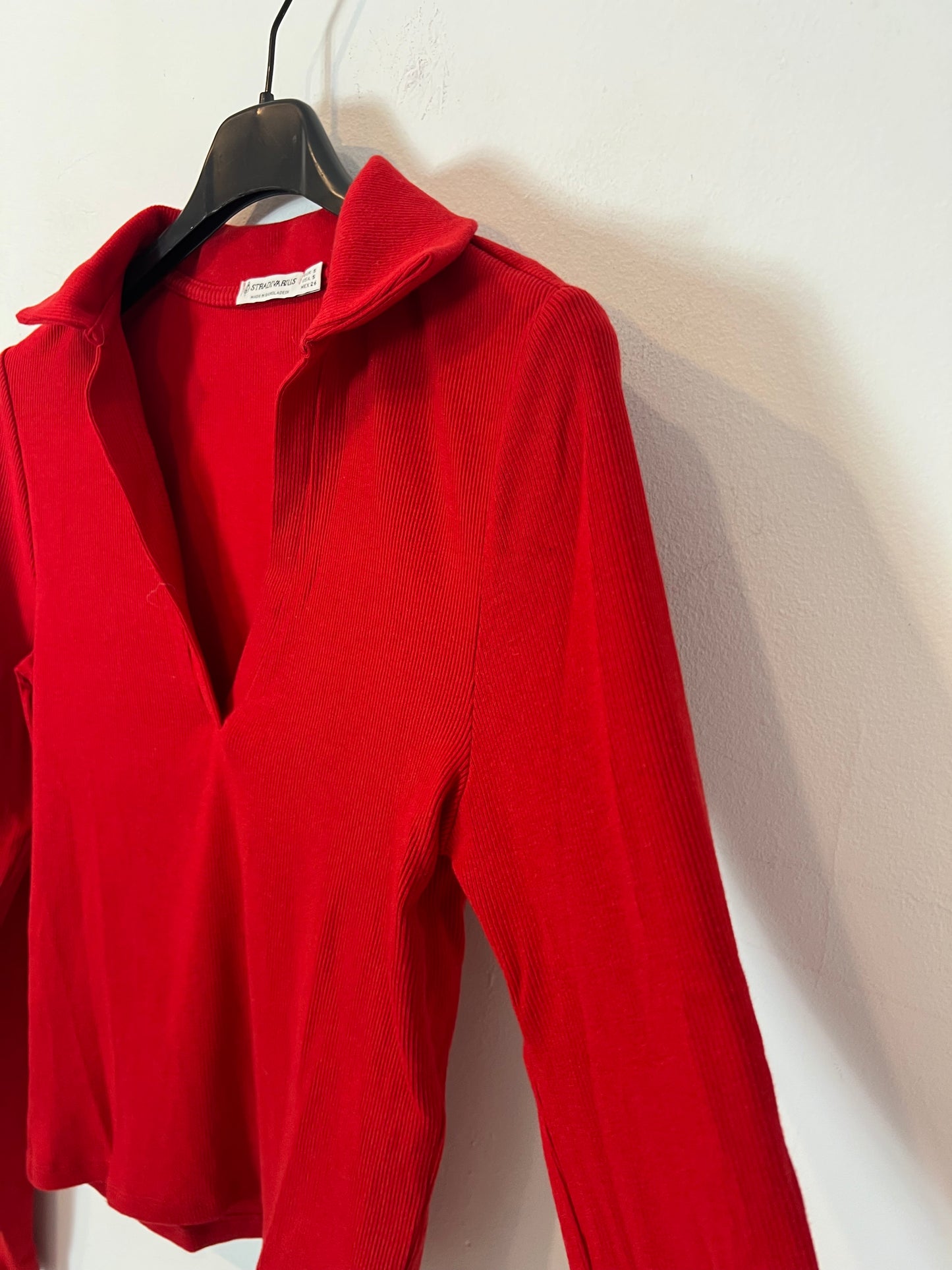 STRADIVARIUS. Red Ribbed Ts Top