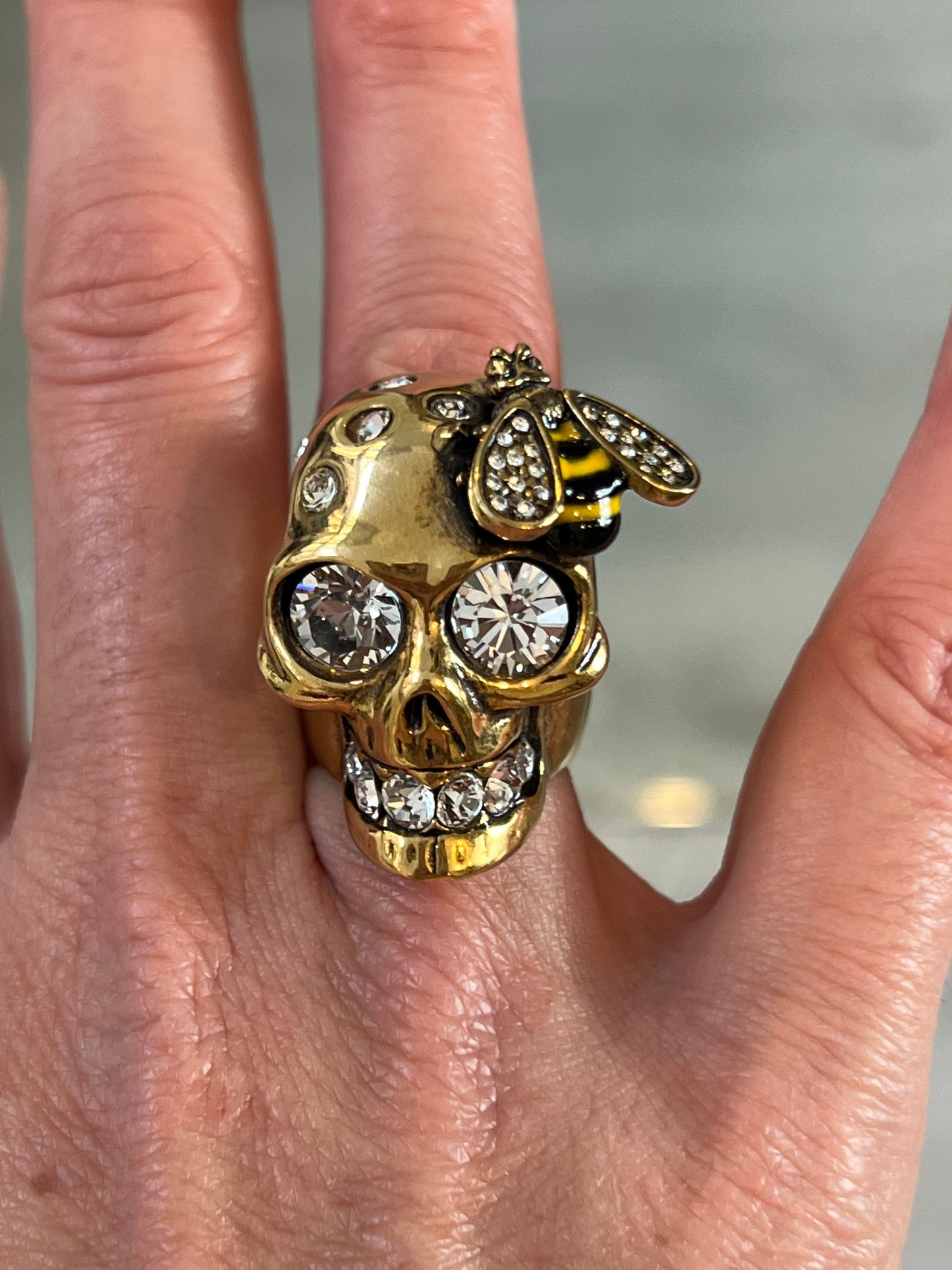 ALEXANDER MCQUEEN. Solid stone skull ring
